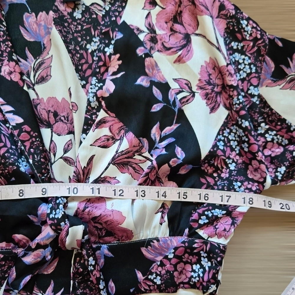 Forever 21 Floral Bell Sleeve Tie Front Cropped Blouse Size Large - Picture 6 of 10